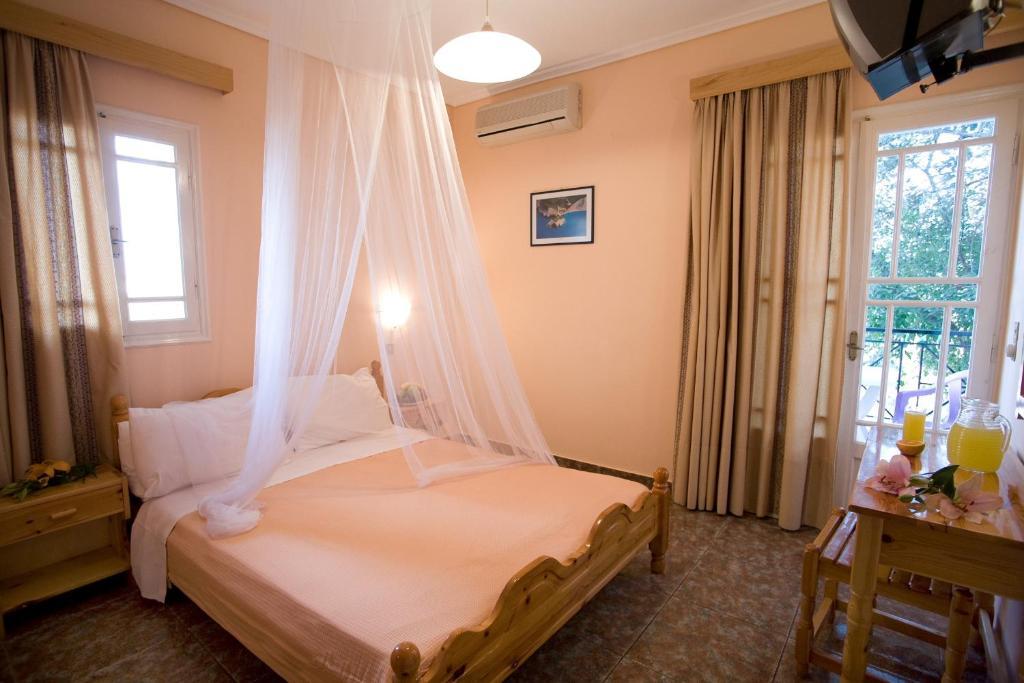 Pansion Filoxenia Apartments & Studios Tsoukaládhes 部屋 写真