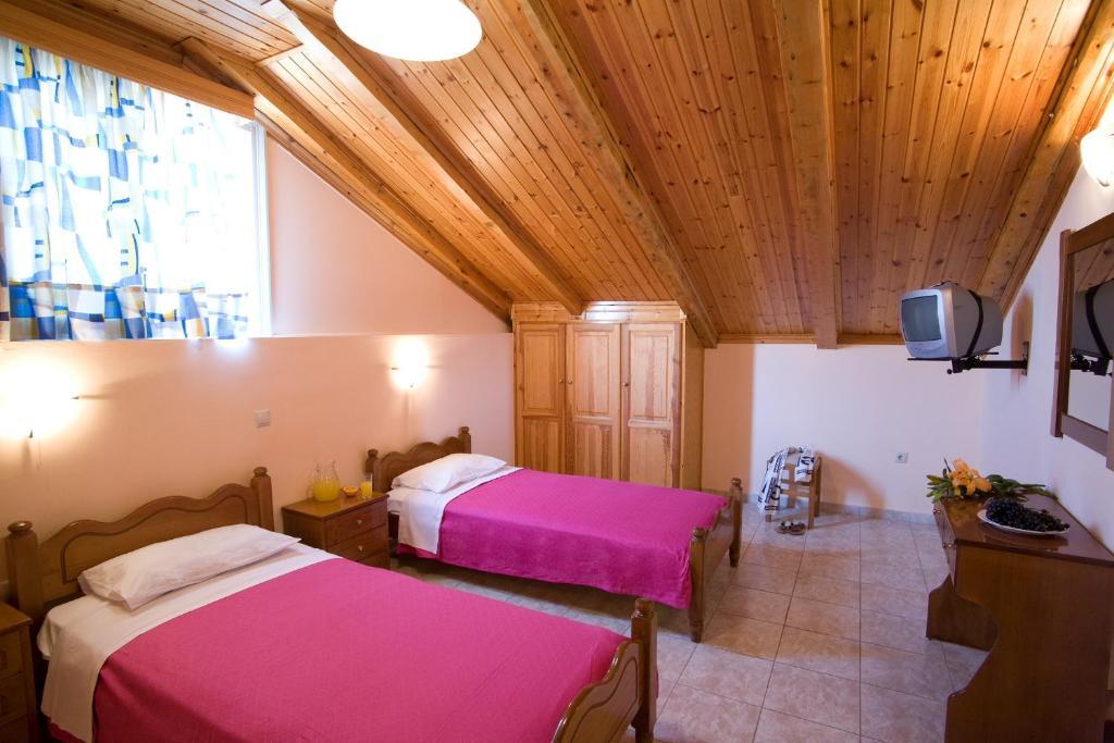 Pansion Filoxenia Apartments & Studios Tsoukaládhes 部屋 写真