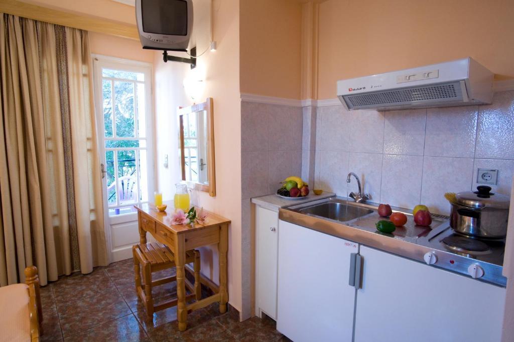 Pansion Filoxenia Apartments & Studios Tsoukaládhes 部屋 写真