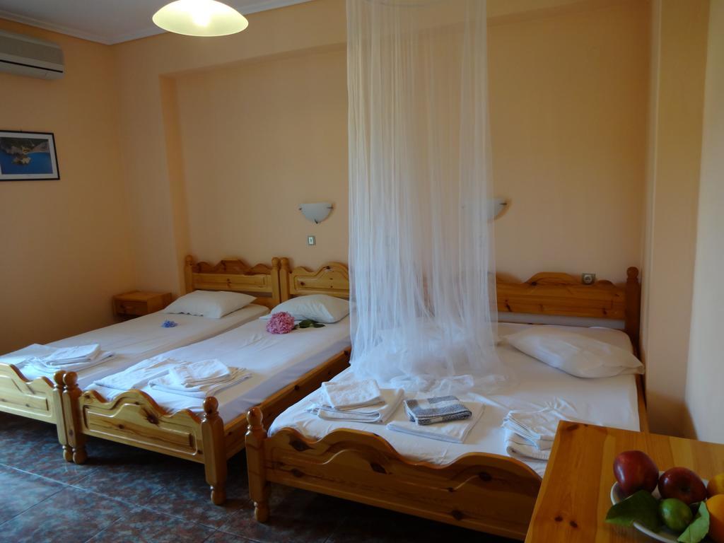 Pansion Filoxenia Apartments & Studios Tsoukaládhes 部屋 写真